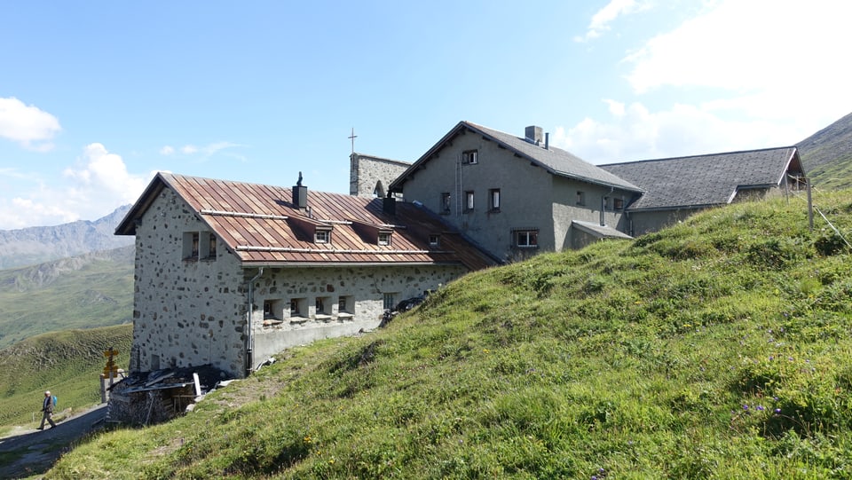 En il bajetg annex da la baselgia datti in dormitori.