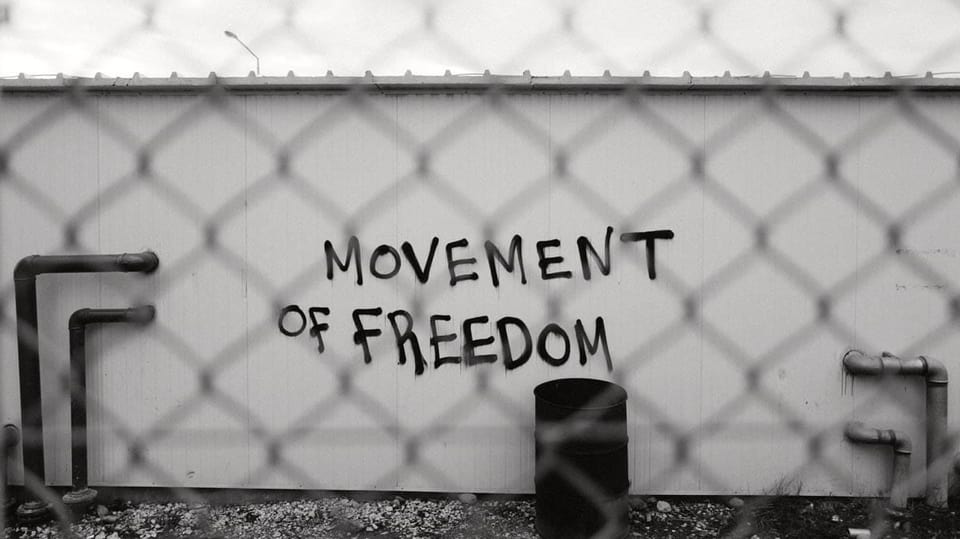 grafiti "movement of freedom"