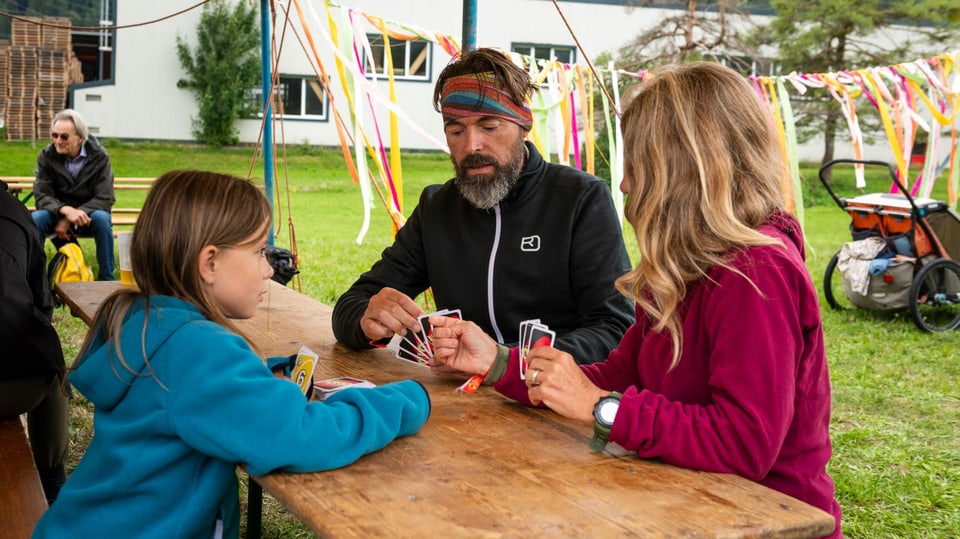 Eine Partie UNO in der Festwirtschaft