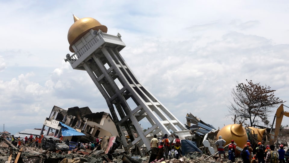 Grondas devastaziuns sin l'insla Sulawesi. 