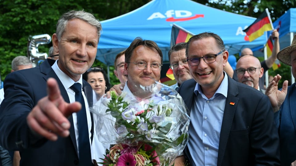 25.06.2023, Thüringen, Sonneberg: Björn Höcke (l) , Vorsitzender der AfD Thüringen und Tino Chrupalla