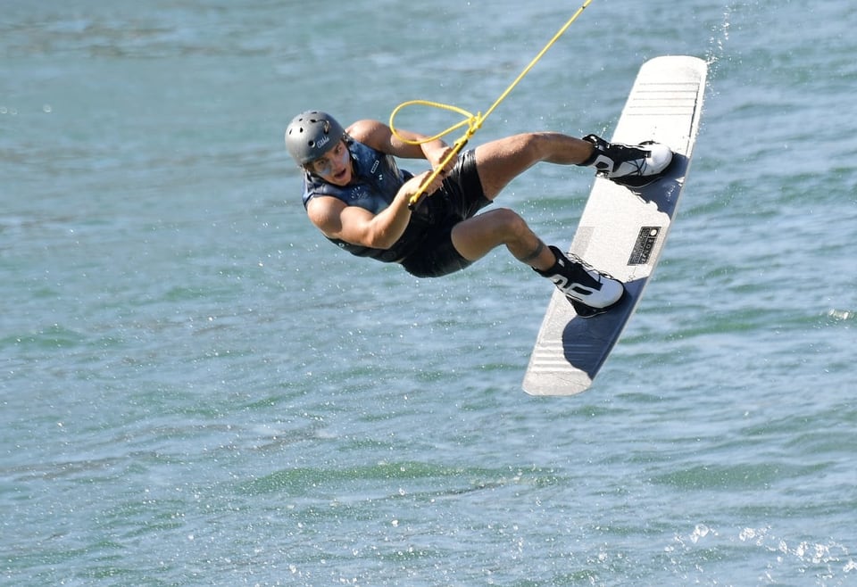 … sin l'aua cun ina show da wakeboard …