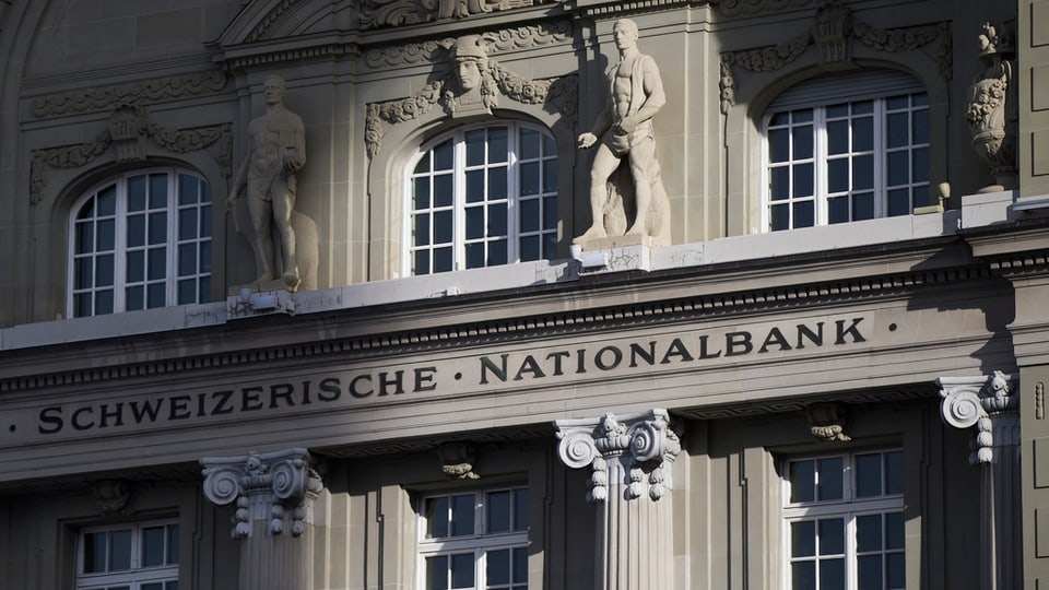 Con fetg intervegna la Banca naziunala svizra per flaivlentar il franc.