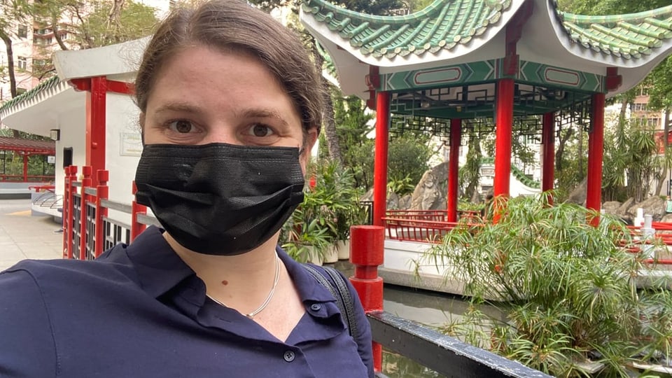 Lisa Peers en in parc «tipic chinais» a Hongkong