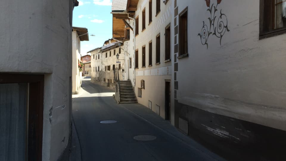 Il stretg a Sta. Maria Il traject stretg amez Sta. Maria senza autos.