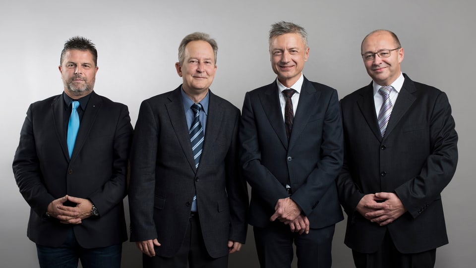 La direcziun da la KEYSTONE-SDA cun CMO Rainer Kupper, CEO Markus Schwab, COO Jann Jenatsch e CFO Daniel Mathys, da sanester. 