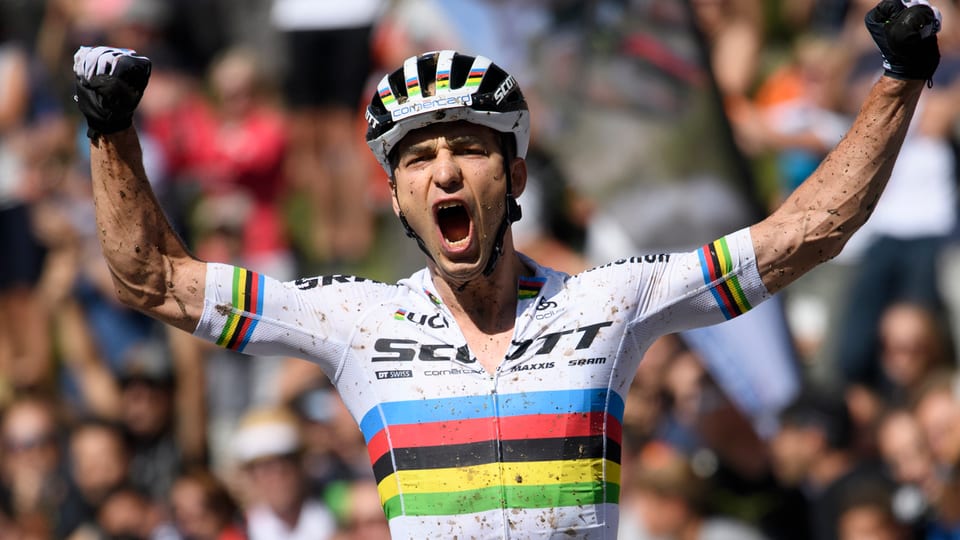 Nino Schurter Schurter gudogna la cursa da chasa a Lai 2017.