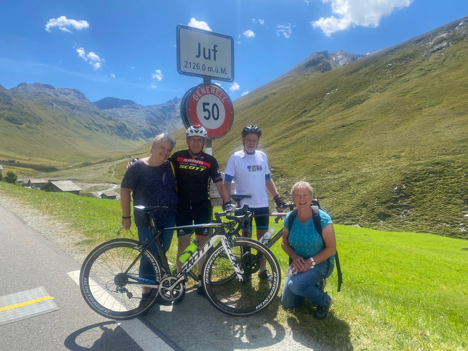 Moritz Collenberg und Marcel Bass mit Frauen.