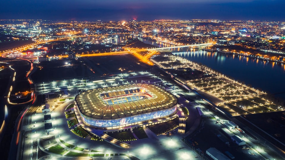 Stadion e la citad da Rostov al Don, illuminà. 