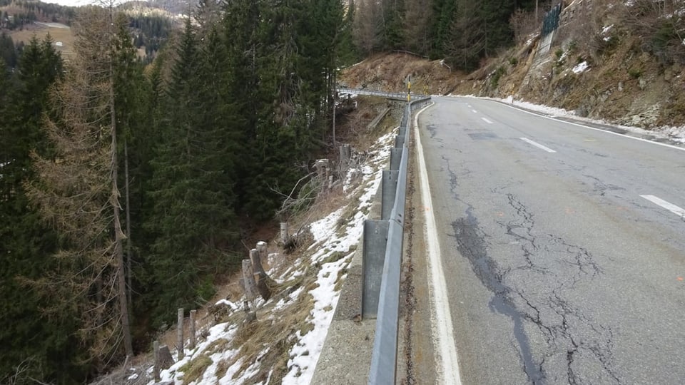 part da la via dal Bernina che ha patì ferm, sfendaglias en cuvrida