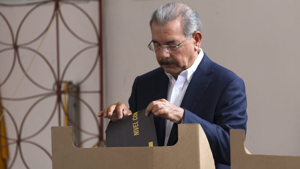 Um cun cedel da votar. 