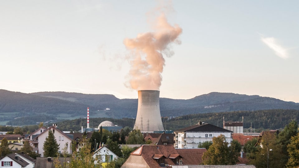 La tur da sfradentar da l'ovra atomara Gösgen.