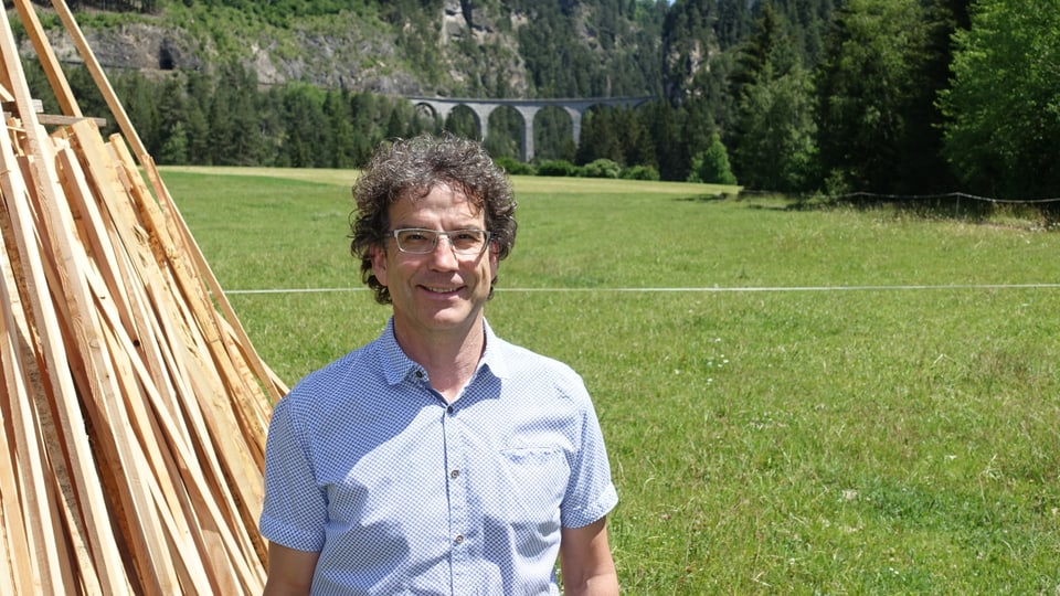 Roman Cathomas da la Viafier retica è responsabel per il project dal Landwasser. 