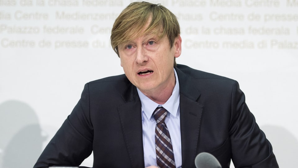 Stefan Meierhans durant ina conferenza da medias. 
