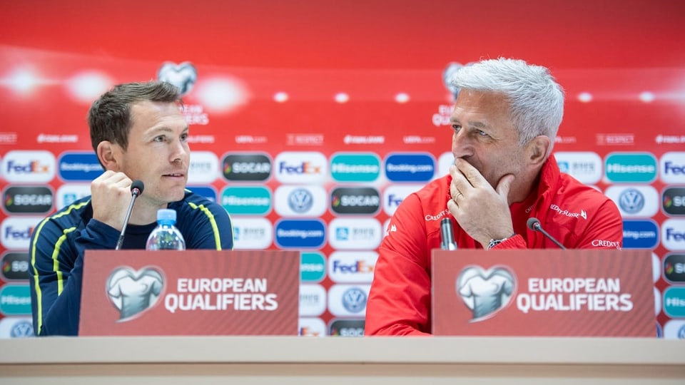 Stephan Lichtsteiner e Vladimir Petkovic.