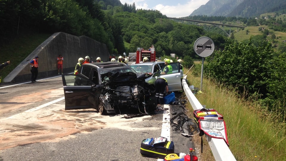accident frontal tranter dus autos da persunas