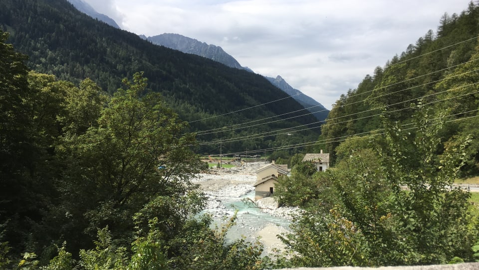 Lieu da la bova a Bondo cun aua.