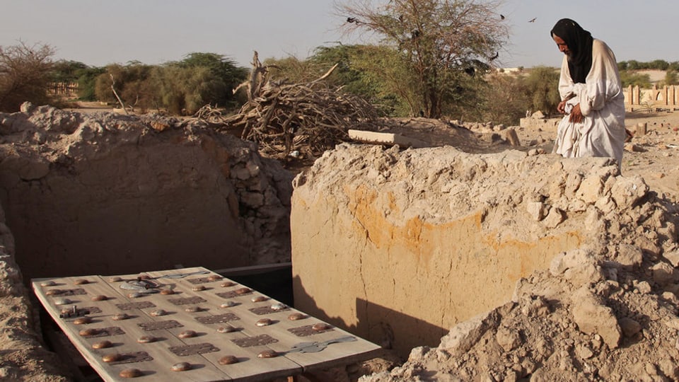 Ina fossa destruida a Timbuktu en il Mali. 
