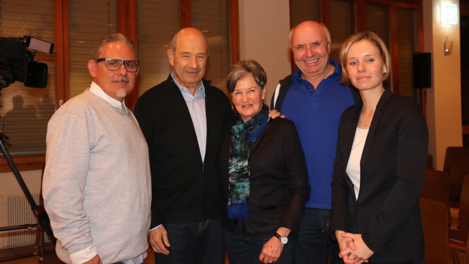 02-02, Laax - Premiera dal film «Salums – insla dils beai?». Dan san. l’autur dal film Eligi Derungs, Peter e Christiane Sauber, Jürg Sauber e Ladina Heimgartner, directura RTR.