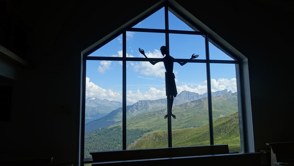 Vista or da la baselgia da Ziteil en direcziun dal Piz Forbesch. 