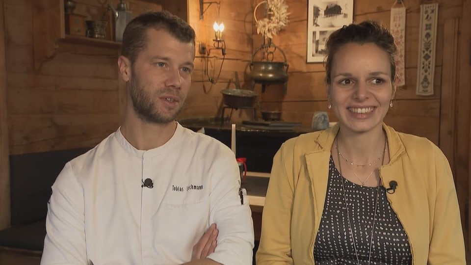 Gastronoms cun corp ed olma Tobias und Selina Lechmann-Albrecht im Restaurant