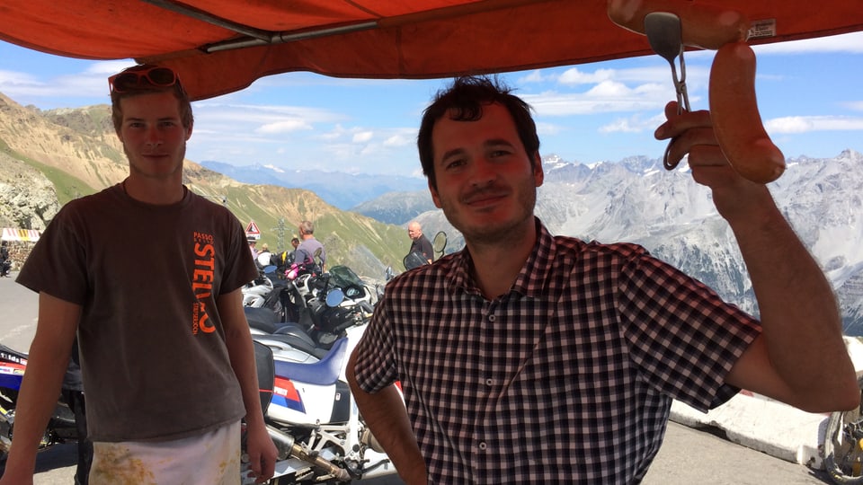 Sta. Maria e las 2 Italias Philipp Holzer tar ses stand da liongias.