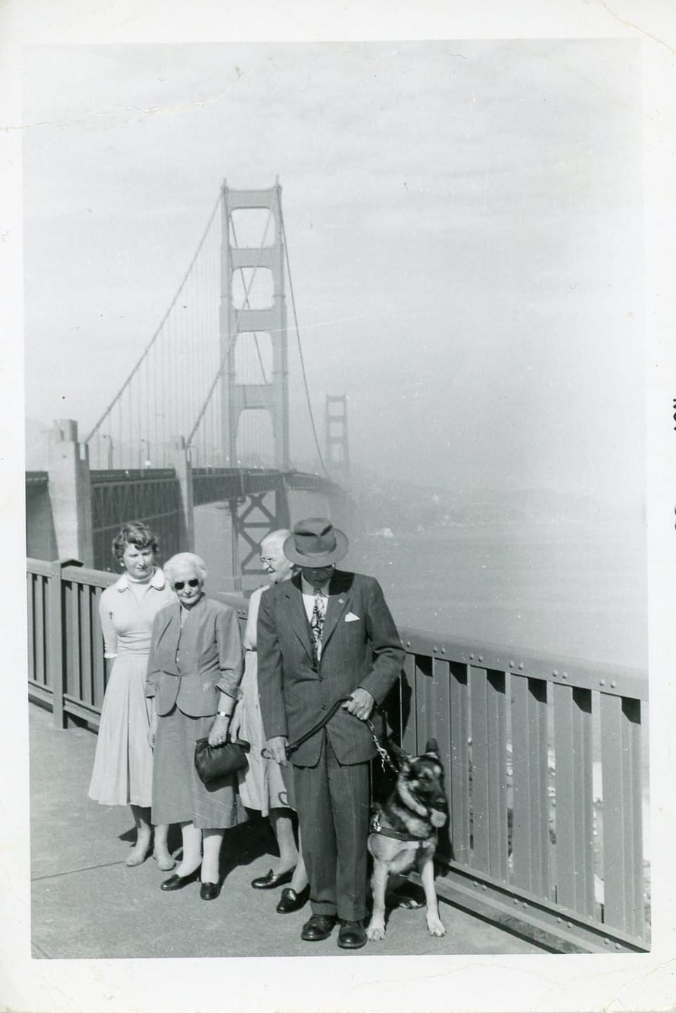 Georg, Elise e Elsie Dolf sin la Golden Gate Bridge
