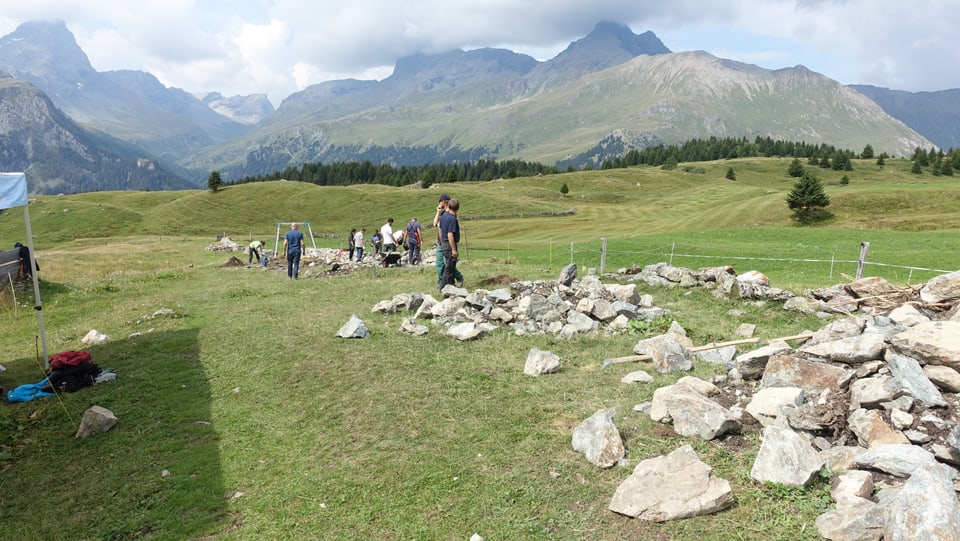 Impressiuns da la construcziun d'in mir sitg sin l'Alp Flex.