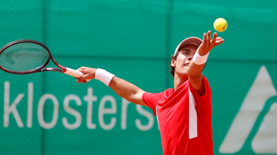 Gian Luca Tanner cumbatta a Claustra encunter ils megliers giugaders da tennis da l'Europa.