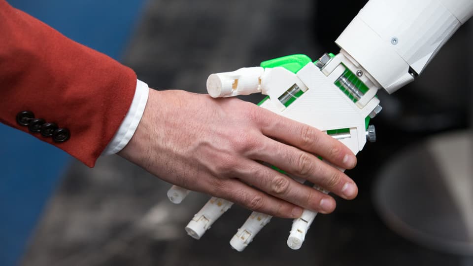 Um e humanoid dattan il maun.
