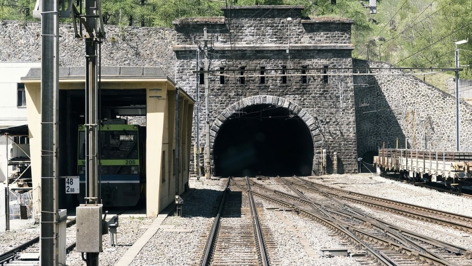 Tunnel da basa Lötschberg.