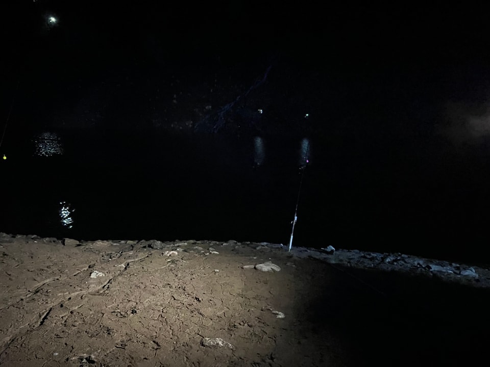 Dunkle Nacht, Morgens früh bevor es mit dem Fischen los geht.