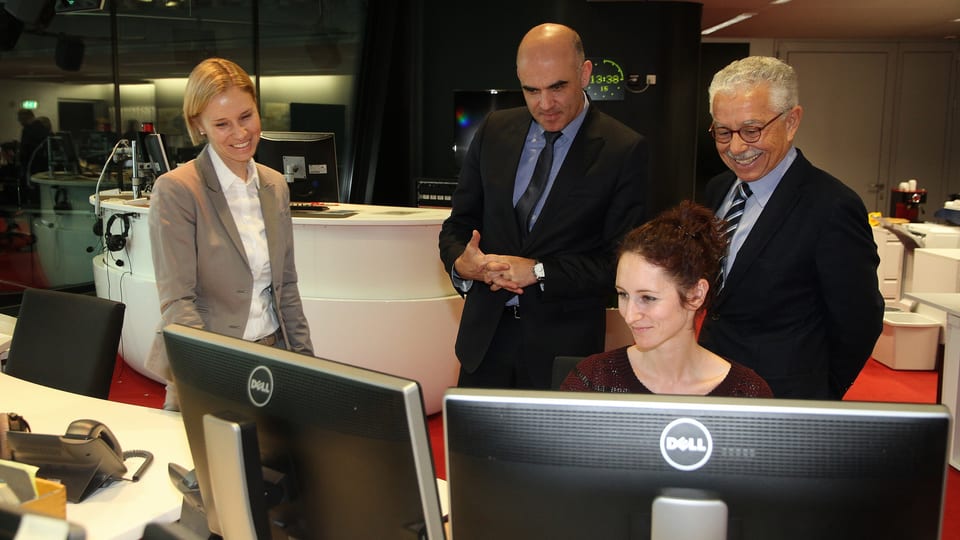 23-02, Cuira - Cusseglier federal tar RTR. Da san. Ladina Heimgartner, cusseglier federal Alain Berset, Sabrina Hug ed Oscar Knapp, president SRG.R.