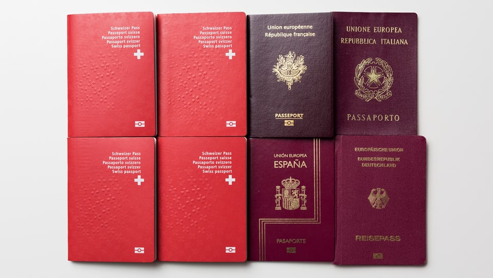 Pass svizzers, in franzos, in talian, in spagnol ed in tudestg.