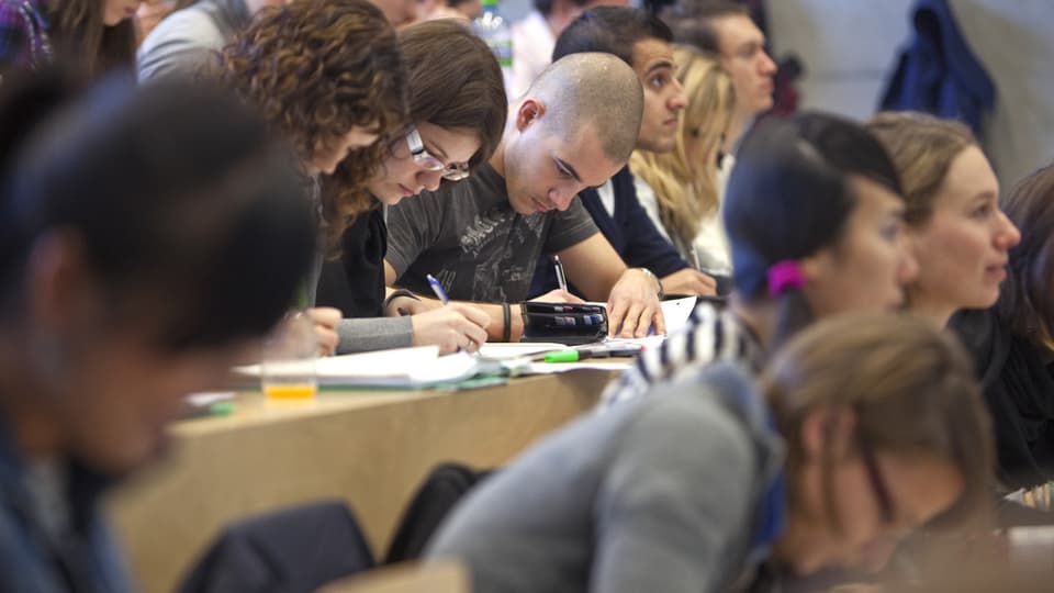 Students durant ina prelecziun. 