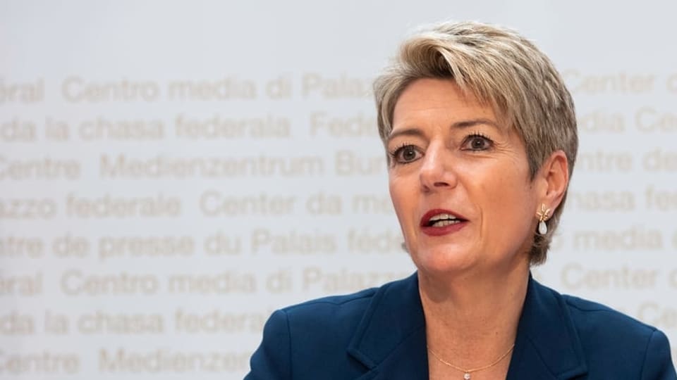Gia avant la decisiun dal Cussegl federal dad oz aveva la ministra da giustia e polizia, Karin Keller-Sutter, ditg che ella vul che las persunas vegnan sentenziadas al lieu.