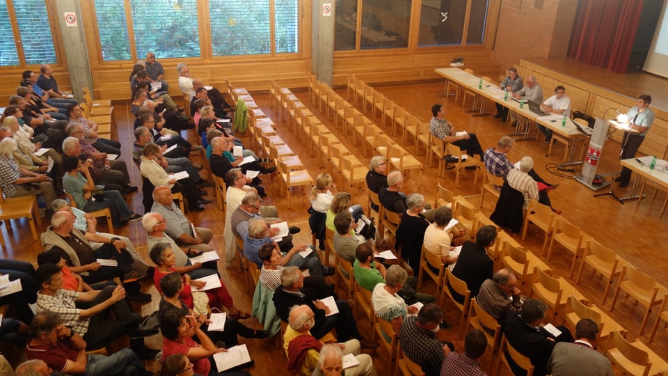Emprima radunanza communala da Surses, vista en la sala polivalenta da Savognin.