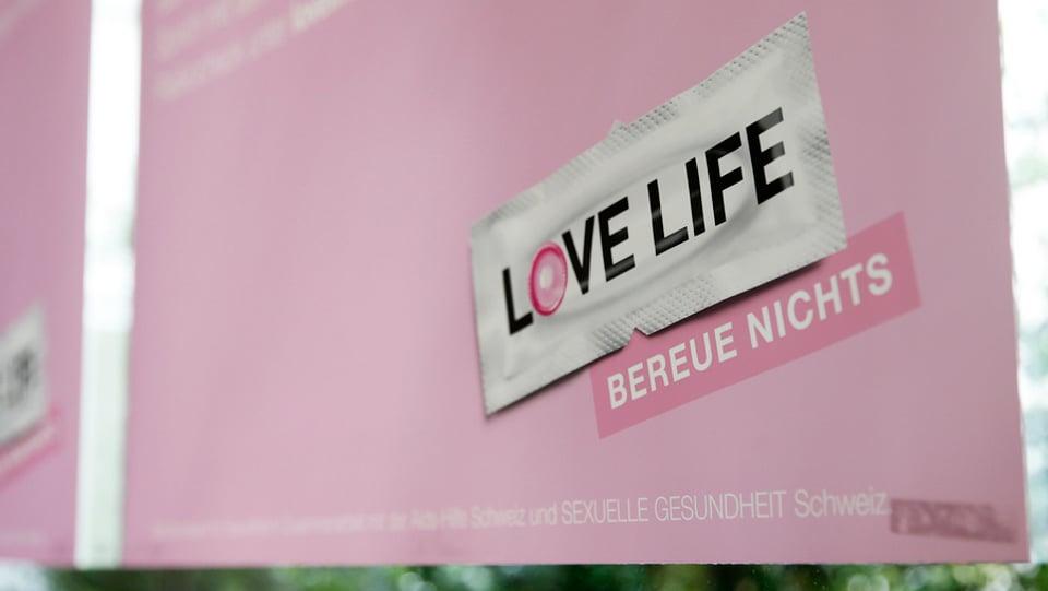 Placat cun scrit si Love Life