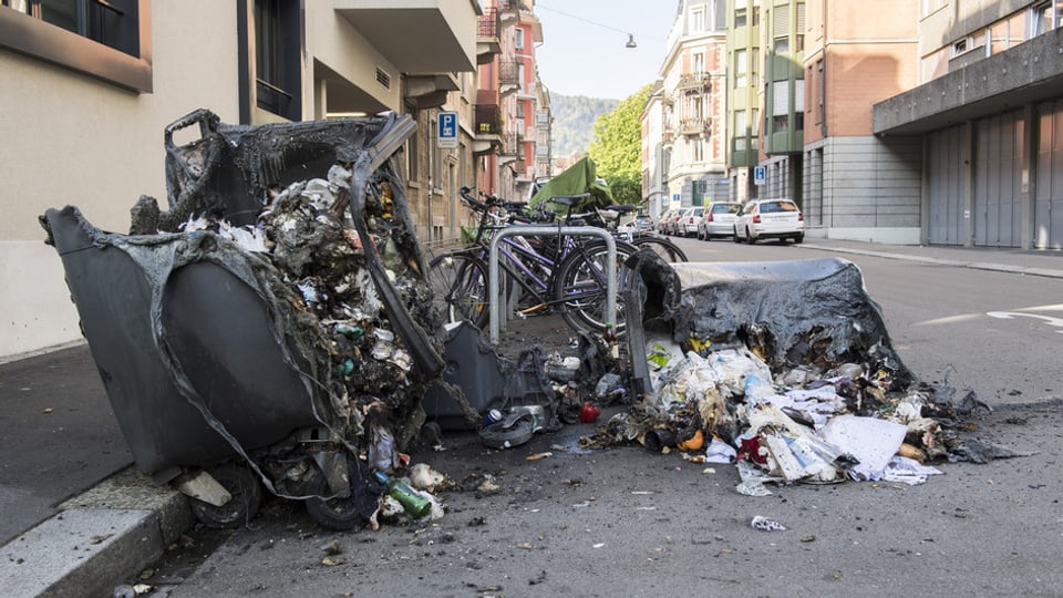 Ils donns materials dal til «Saubannerzug» muntan a dapli che 200'000 francs.