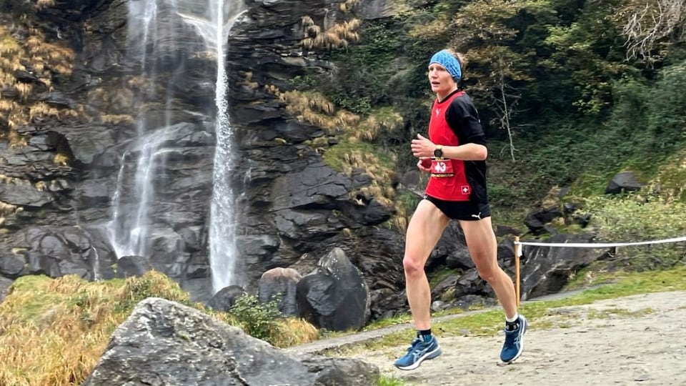 Nina Zoller en acziun durant la cursa da Bondo a Chiavenna.