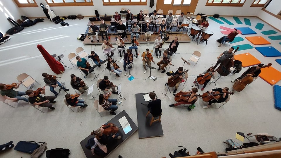 Orchester sinfonic da giuventetgna Grischun en ses champ a Breil
