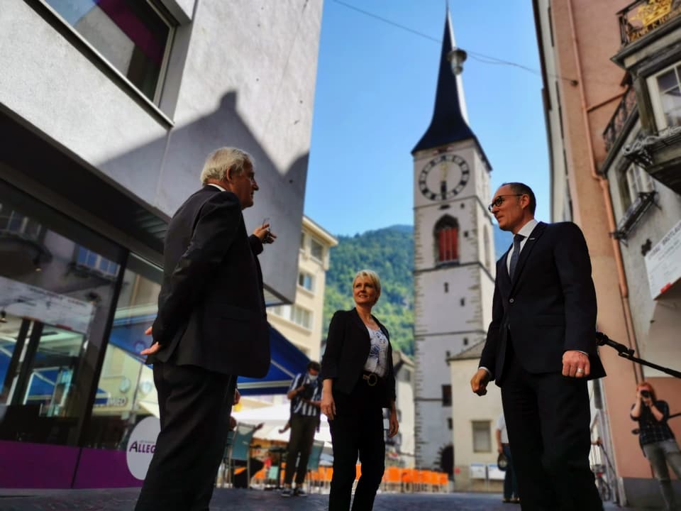 Da dretg: president da la Regenza dr. Christian Rathgeb, presidenta dal Cussegl naziunal Isabelle Moret ed il president dal Cussegl dals chantuns Hans Stöckli.