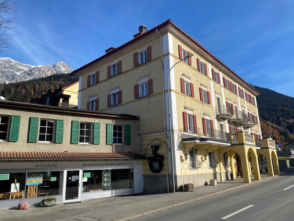 La fatschada dal hotel vegn renovada l'auter onn.