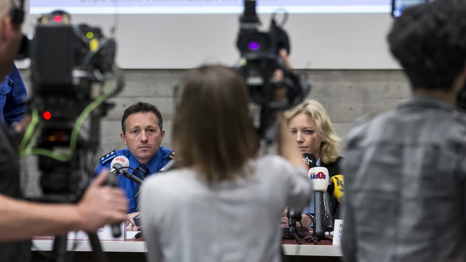 Polizia e procura publica infurmeschan davart il scleriment dal mazzament da Rupperswil.