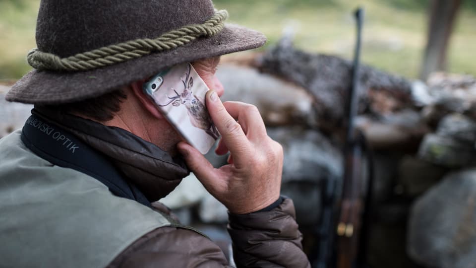 In chatschader vid il telefonin