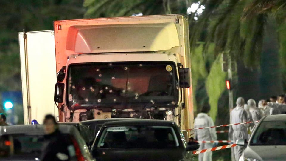 La polizia ha mazzà l’attentader Mohamed Lahouaiej Bouhlel en ses camiun.