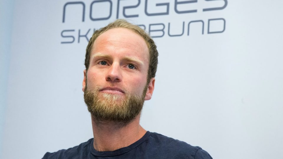 Il passlunghist norvegiais Martin Johnsrud Sundby a la conferenza da medias ad Oslo.