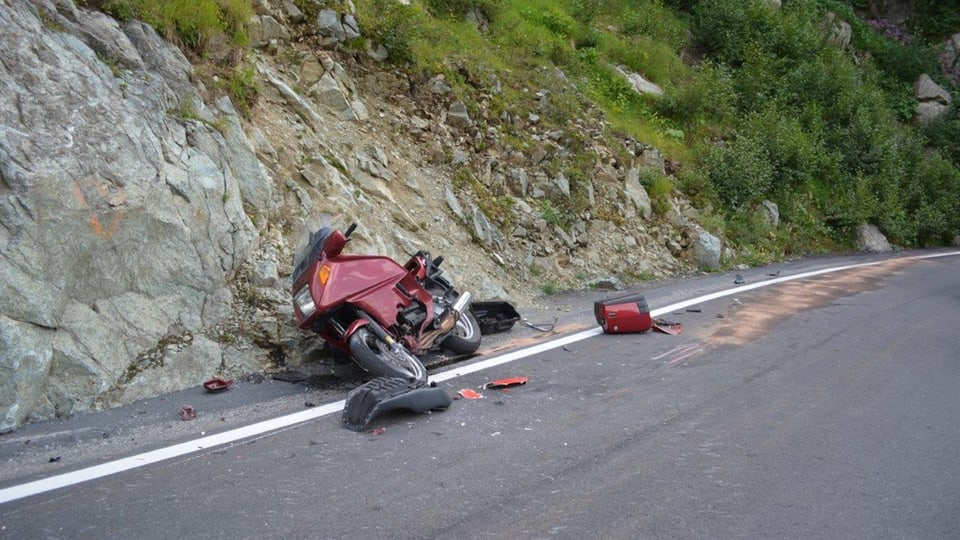 La moto suenter la collisiun.