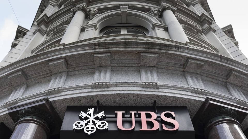Bajetg cun logo da la UBS. 