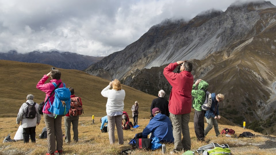 Touristen im Schweizer Nationalpark, Tourismusprogramm der Bündner Regierung läuft Ende Jahr aus.
